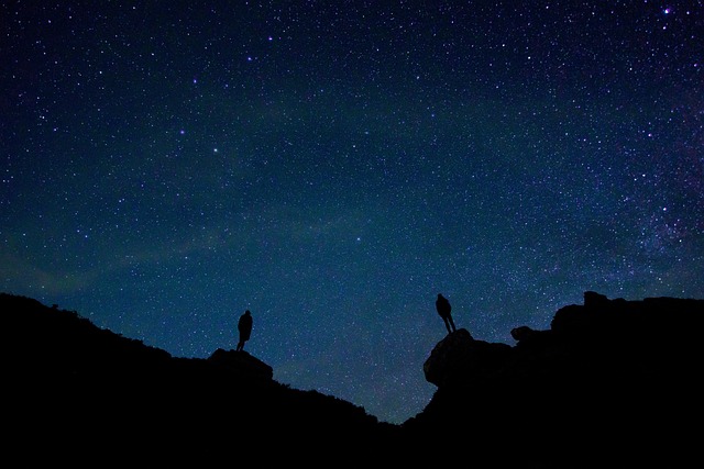 星空を眺める二人